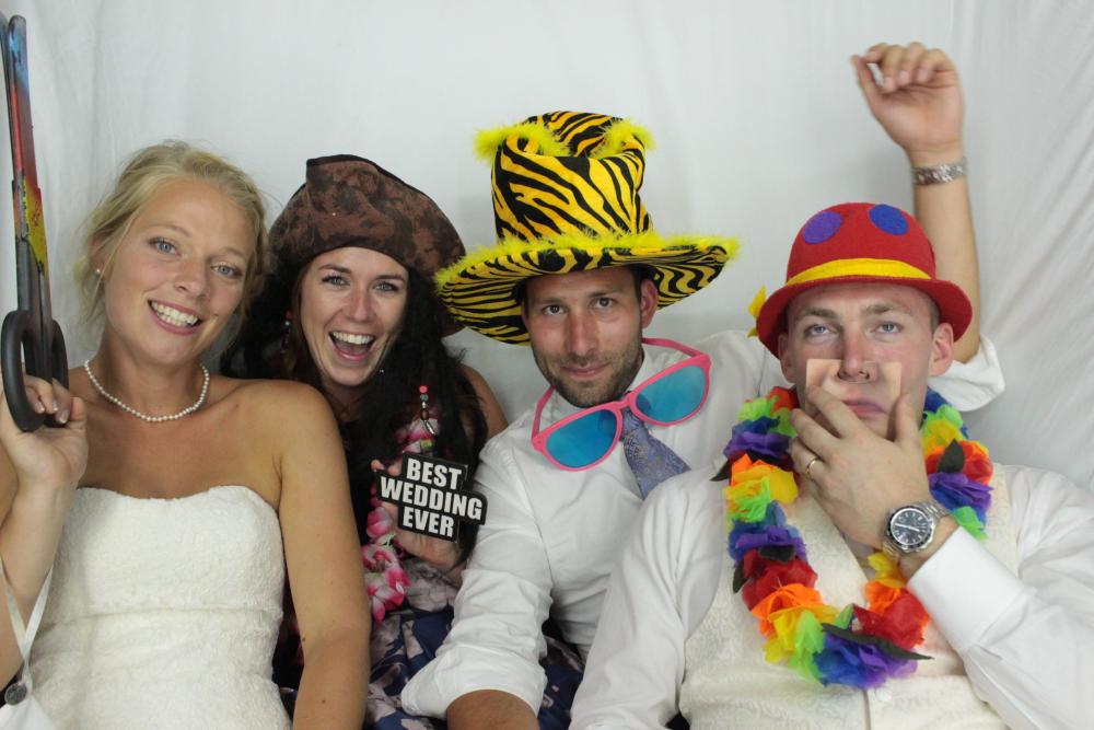Laura & Oliver | View more photos from the event at gallery.myphotoboothexperience.co.uk/u/MyPhotoBoothExperienceLtd/Laura-Oliver